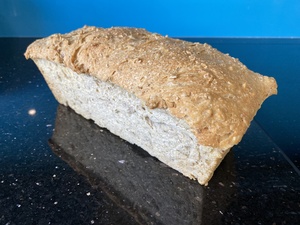 After cutting off the flappyfolds, the loaf of break looks kind of sort of like a loaf, right?