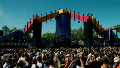 A closeup of the Opera Stage - it's a big contraption but I'm somehow missing a screen to see the DJ spin.
