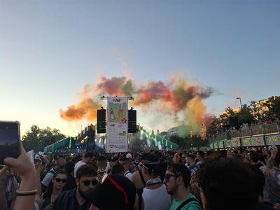 Quinn stays a bit longer with his buddy Liv, and they take this rainbow colored smoke picture at dusk. It's really nice.