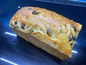 The Kramiek (raisin-)bread loaf I made for Marina. If it tastes as good as it smells, it's going to be a good one.