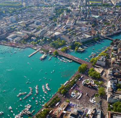 Here's what roughly ~half of the 920'000 people look like, between Zurich Opernhaus (bottom right) and General Guisanquai (center left). Credit: @streetparadeofficial on Instagram.