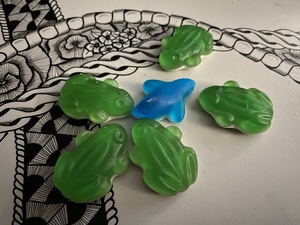 The frogs have consumed the magic mushrooms, and obliterated one shark, and half of the other one! Look at them gooooo!!