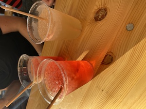 We have tasty trinks (lemongrass+honey, and berry+dates)