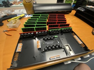 I 3D printed a left 'green' and right 'red' side, to show that these are two different feeds in one PDU