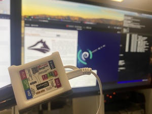 The Sipeed NanoKVM shows a 1920x1080p picture from my Linux PC, Summer