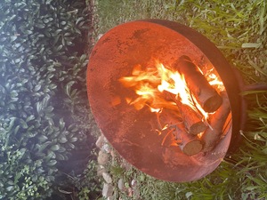 In the evening we light the firebowl and it's nice and cozy outside.
