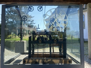 The church in Dietlikon has a mechanical clock from the 1600s - I note in passing that this clock is older than most countries!