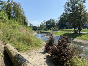 The bikeride home from the datacenter is through the fields and alongside a little river; it's a beautiful bikeride. 