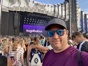 Proof that I wore matching shirt for the Sugababes vidi-wall.