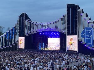 Anne-Marie is on the Main Stage, singing her distinct style
