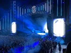 Kygo is spinning on Main Stage, which is a nice cool down from the hot and loud Dance Circus I was in for 90min