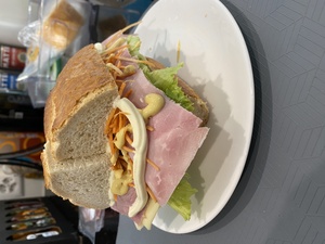 For lunch I treat myself to a Smos Gezone (a healthy sandwich) with cheese, ham, lettuce, carrots, tomatoes, a bit of mayo and mustard.