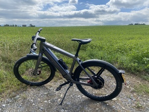 The (loaner) Stromer bike en route from my house to the Interxion datacenter in Glattbrugg. I can't stop loving the views in scenic Zurich, and that I get to live here 🥰