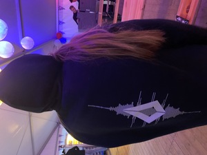Marina does her best Nora en Pure impression, in the hoodie with the beautiful blonde locks over her shoulder. 💜 💜 💜