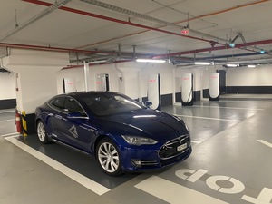 Arrived in Luxo city, there's a mall with a huge battery (heh) of v4 chargers. We get 110kW here, booyah