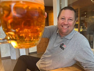 Cheers, Pim! Fred took this nice under-beer picture. We worked hard, and now we get to relax a little bit.