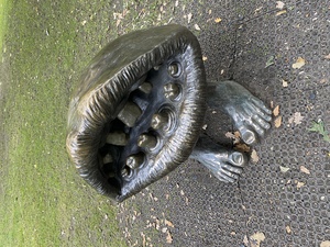 My favorite statue: the mouth with feet