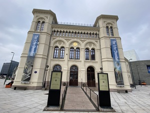 The Nobel Peace center, which is closed on Mondays. Behind it, the National Museum, which is ALSO closed on Mondays :(