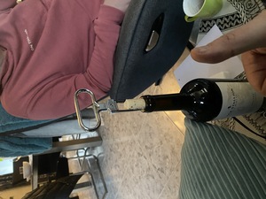 I am proud to report that this is the very first bottle of wine that I manage to open with this hideous bottle opener.