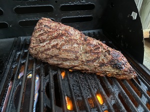 The beef filet as it's grilling on the barbecue. This is ~1'050 grams, just enough for two (j/k)