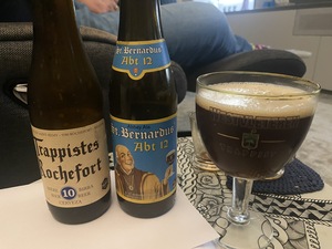 To finish the evening, we enjoy a set of belgian trappiste beers from 2018
