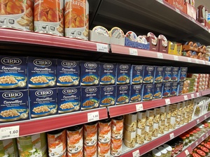 Denner has all sorts of beans, but no black beans. This is arguably racionalism...