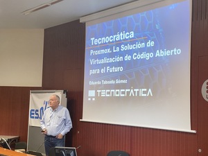 Eduardo's talk about ProxMox. I will receive a book from his hand tomorrow!
